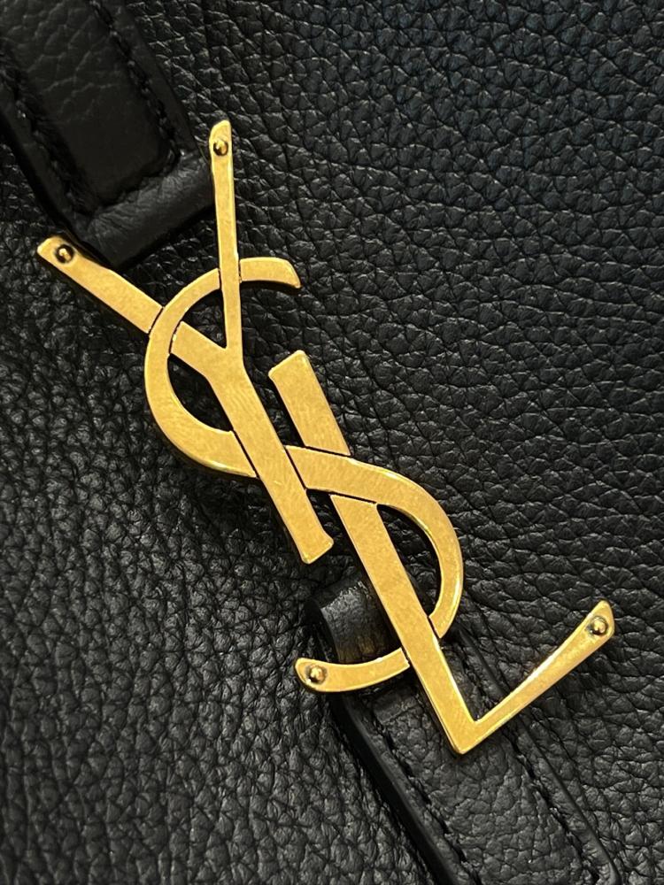 LE 5 À 7 SUPPLE SMALL IN GRAINED LEATHER