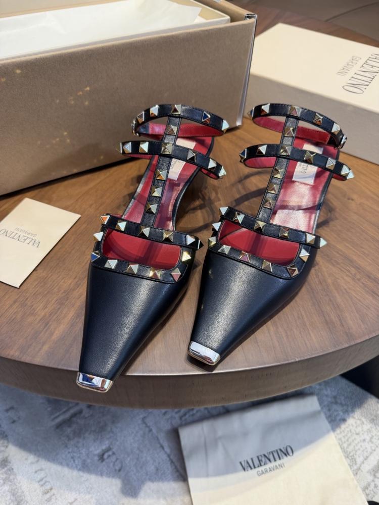 Rockstud pumps