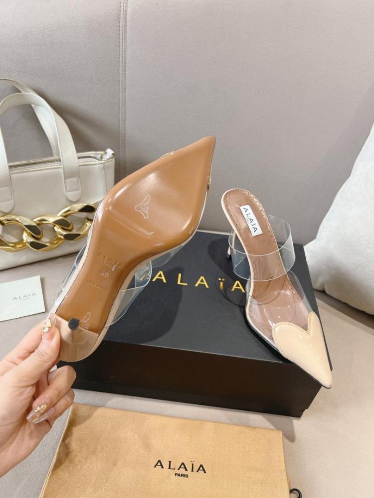 LE CŒUR SLINGBACKS IN PATENT LAMBSKIN