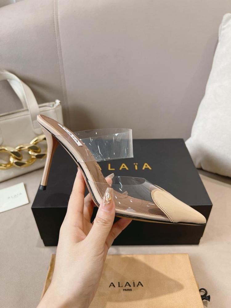 LE CŒUR SLINGBACKS IN PATENT LAMBSKIN