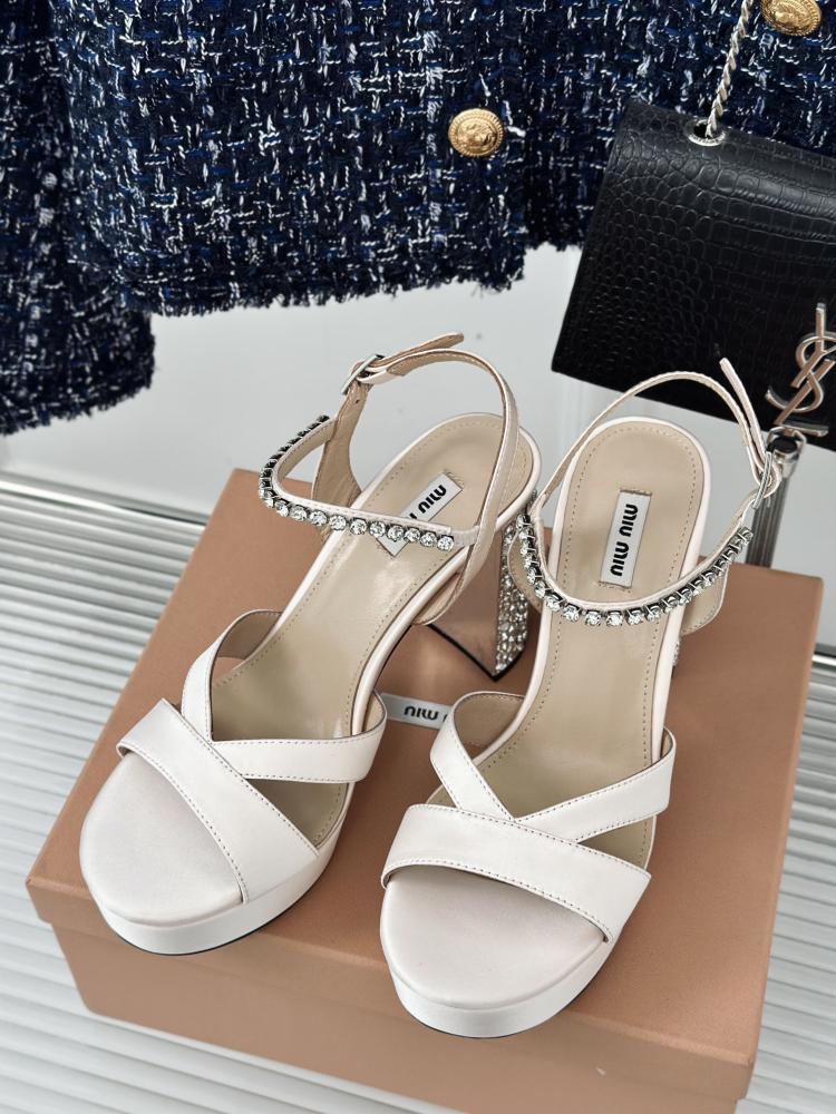 Thick-soled sandals