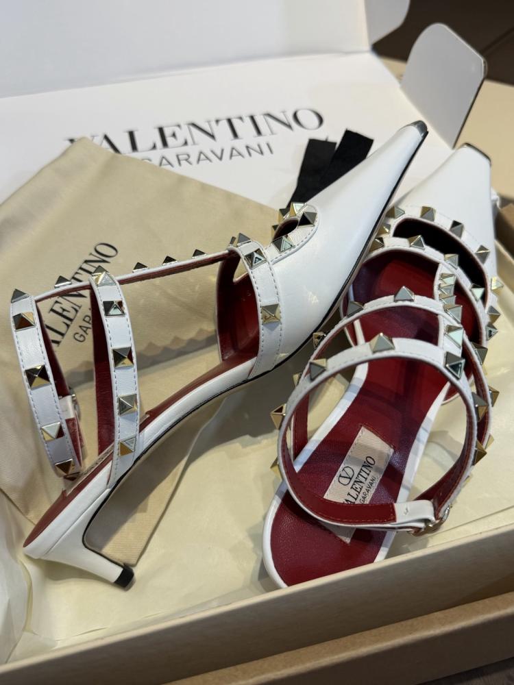 Rockstud pumps
