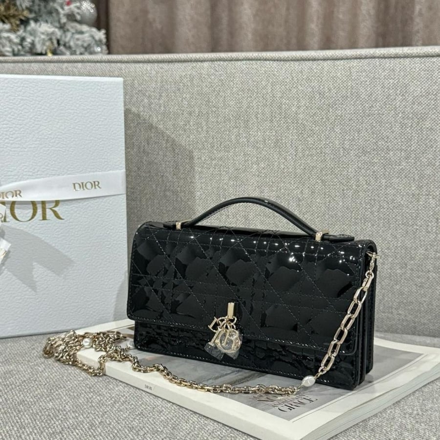 Lady dior clutch