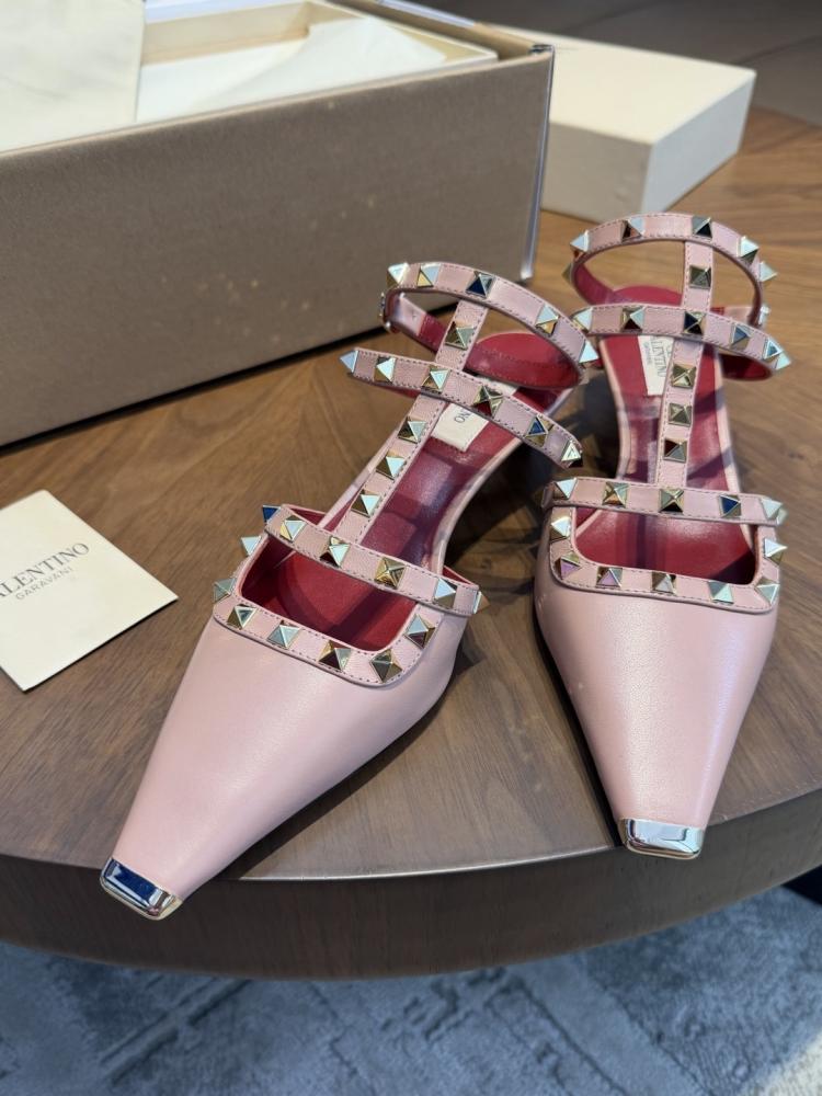 Rockstud pumps