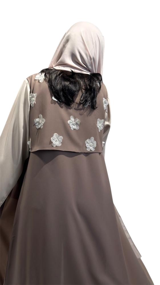 عبايات ذات تصاميم فاخره