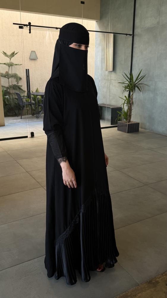 عباية معجبة