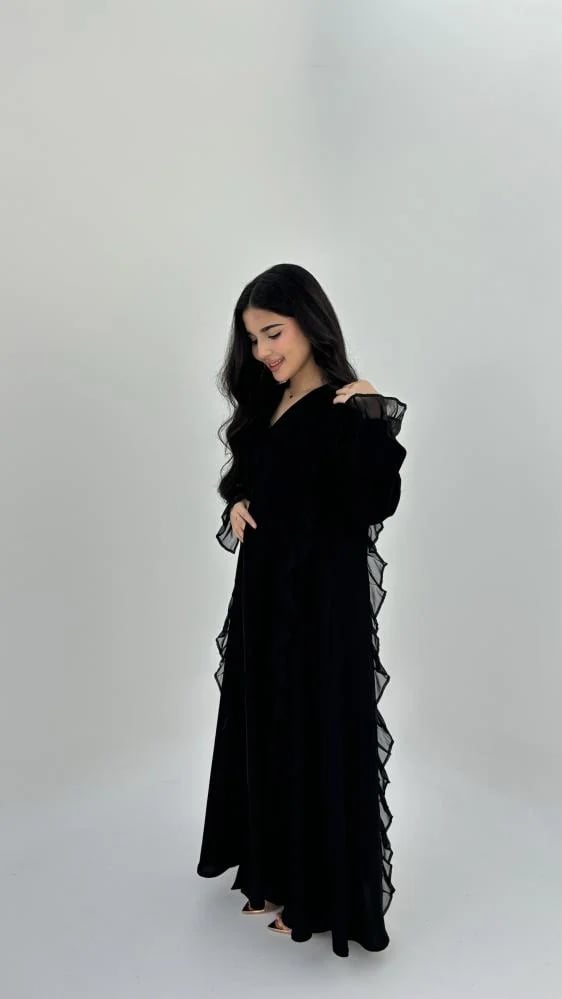 عباية لينا