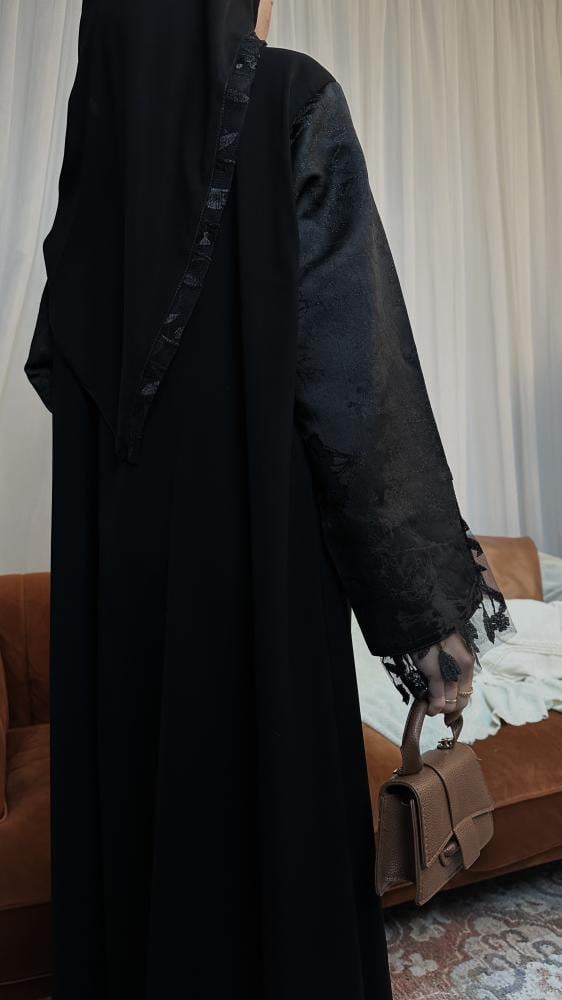 عباية سارة