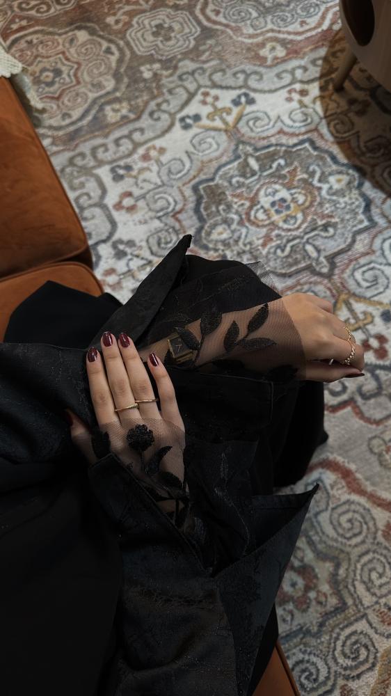 عباية سارة