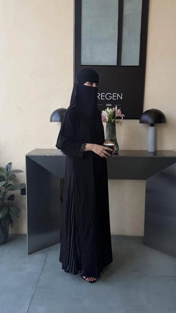عباية لورا