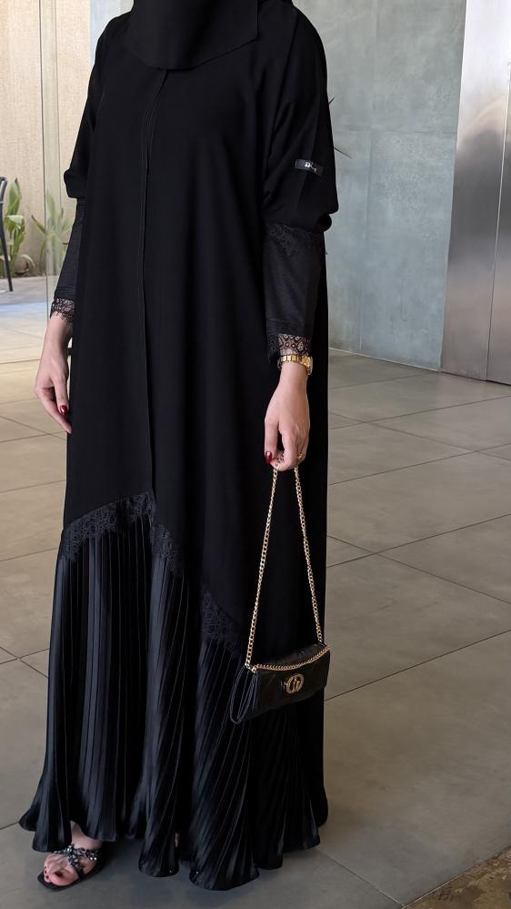 عباية معجبة