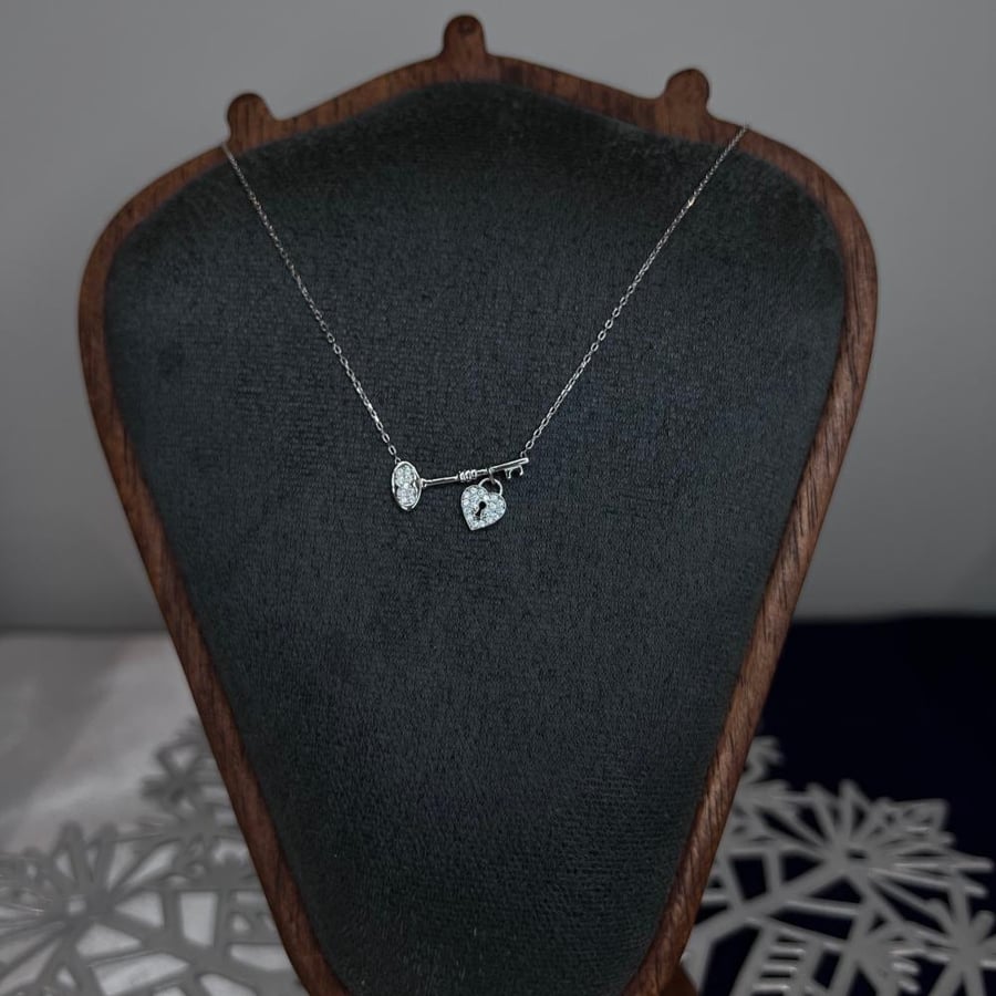 Sterling silver chain 925 with a key and heart pendant