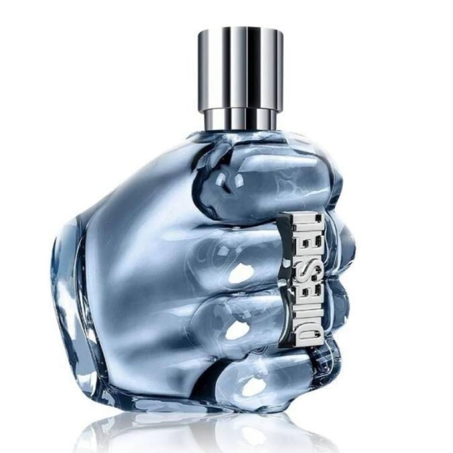 زجاجة عطر ديزل اونلي ذا بريف على شكل قبضة اليد