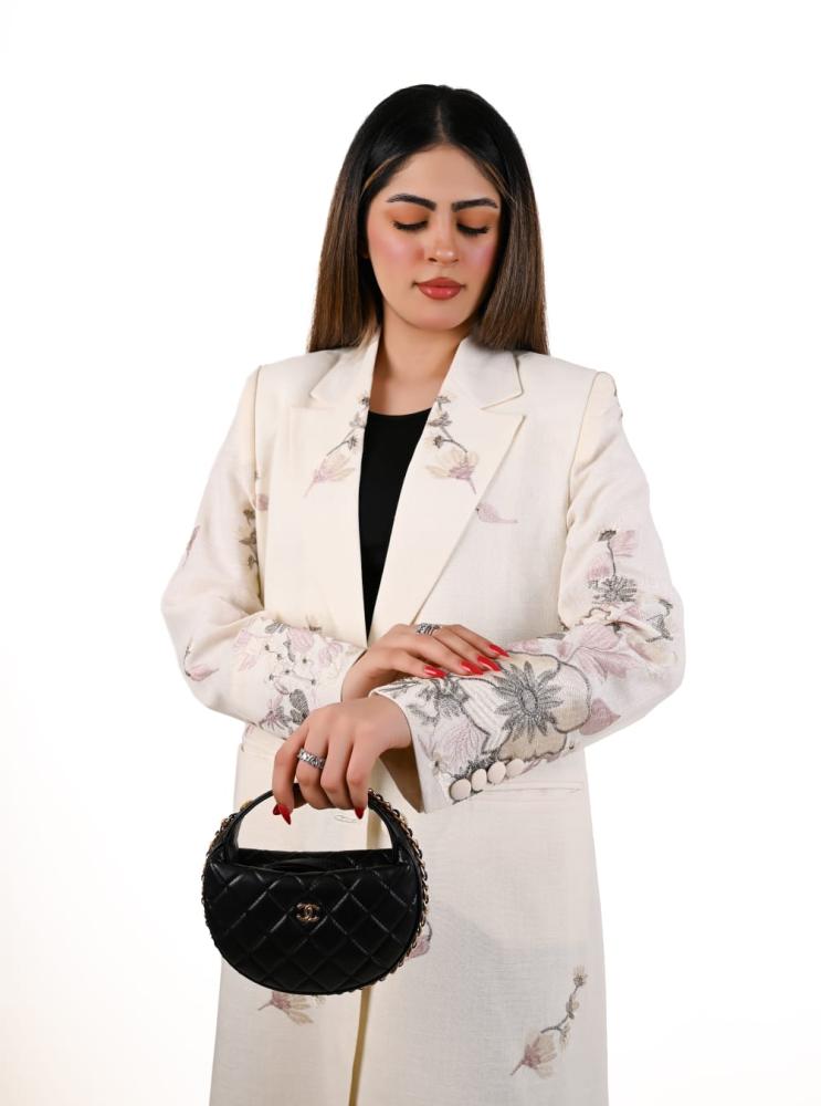 Thara'a abaya, blazer with lining, embroidered linen, with a headscarf.