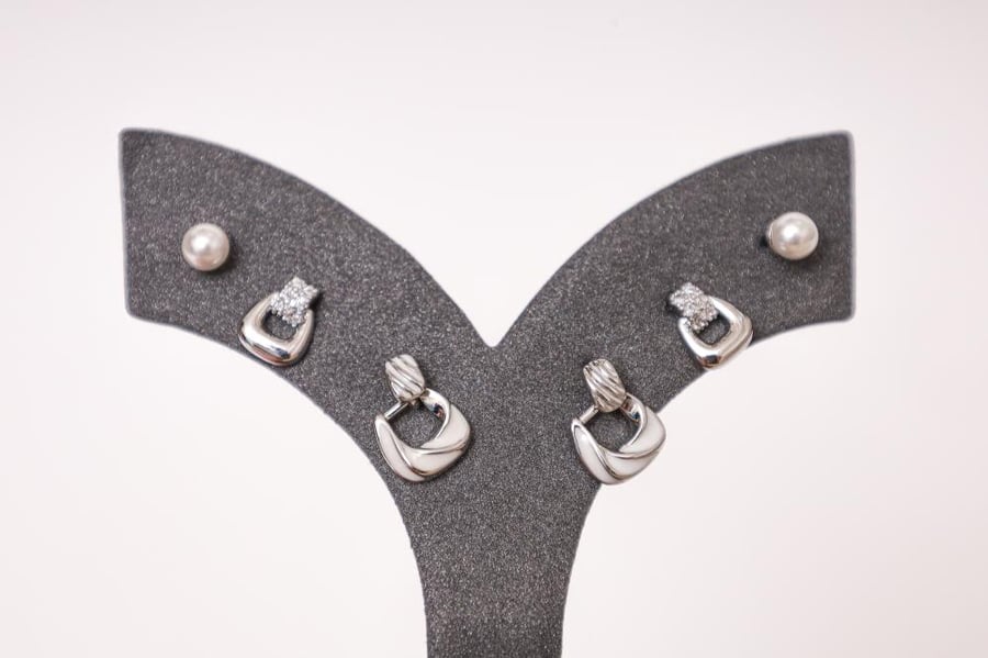 Elegant three-piece earrings set
