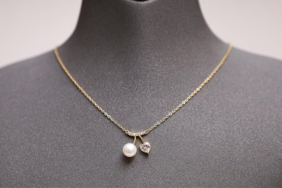 Bow necklace with two crystal hearts - gold