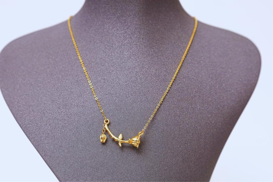 A hanging rose pendant necklace inspired by Dior (gold-plated silver)