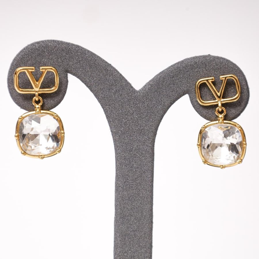 Elegant set inspired by the Valentino brand