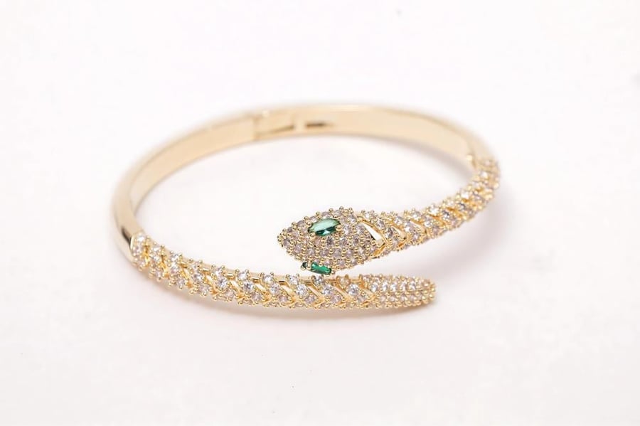 اسوارة رأس الأفعى مستوحاة من Bvlgari