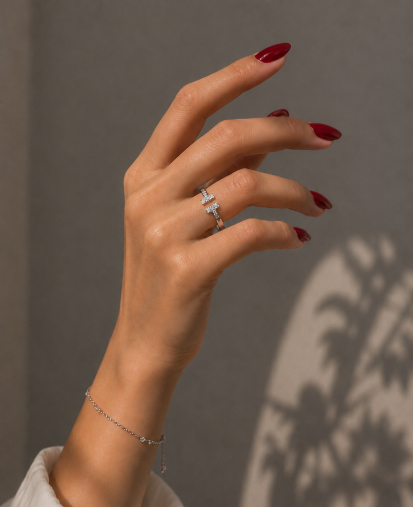 خاتم فضي بتصميم مفتوح مستوحى من ماركة Tiffany & Co