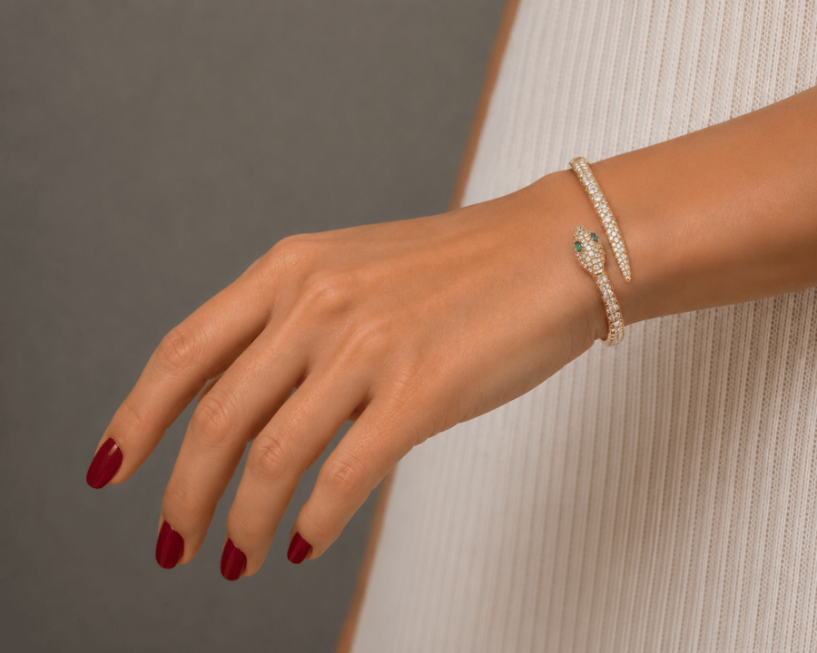 اسوارة رأس الأفعى مستوحاة من Bvlgari
