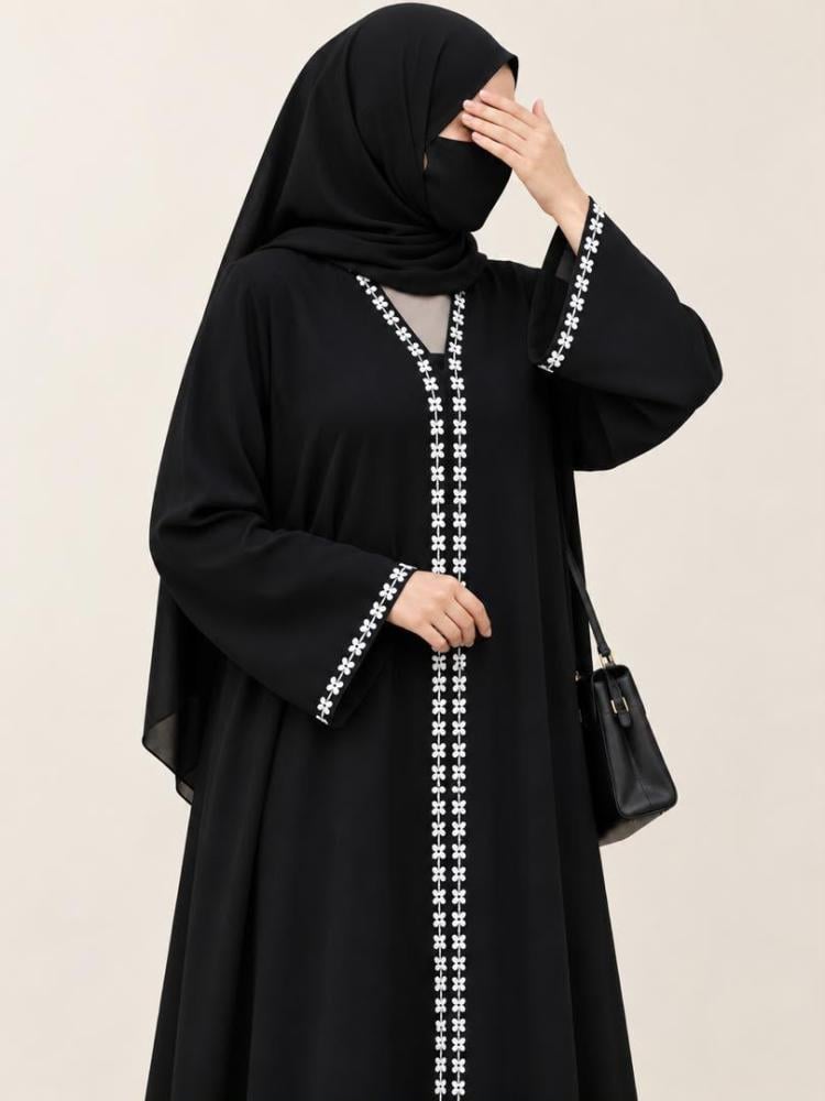 عباية نسائية بقماش إنترنت وقصة عادية بتطريز ناعم | لُجين