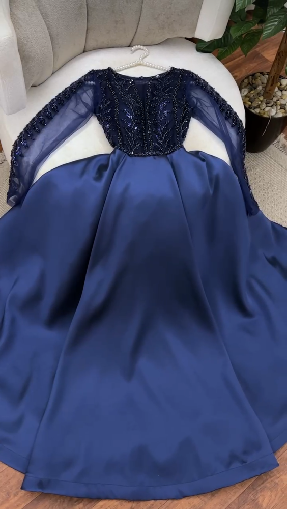 Dress (Adhari)