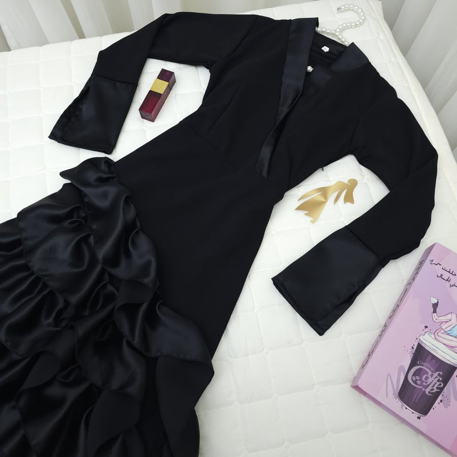 The Hiba dress black