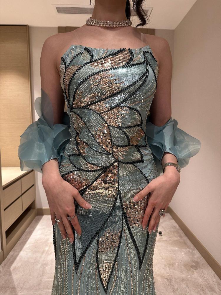 This product is an evening dress sky-colored decorated with embroidery and embellishments.
