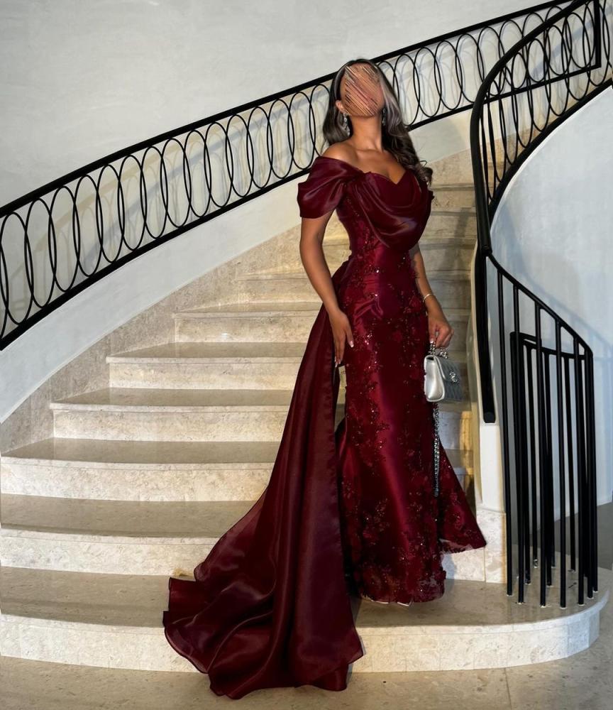 Evening dress with prominent floral and organza