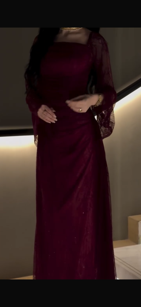 فستان دانتيل وفصوص زركون