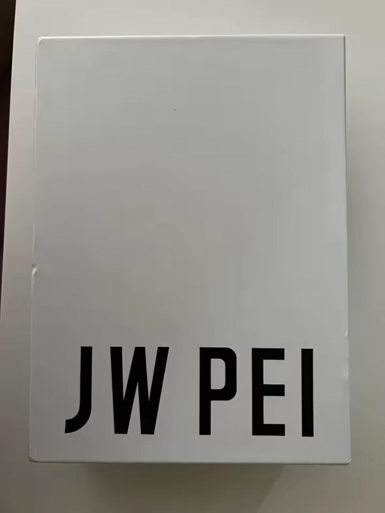 شنطة JW PEI