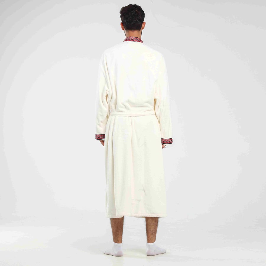 روب سعودي -ابيض اوف وايت