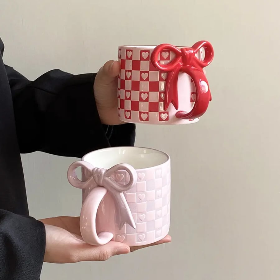 كوب سيراميك قلب بقوس بمقبض تصميم مميز