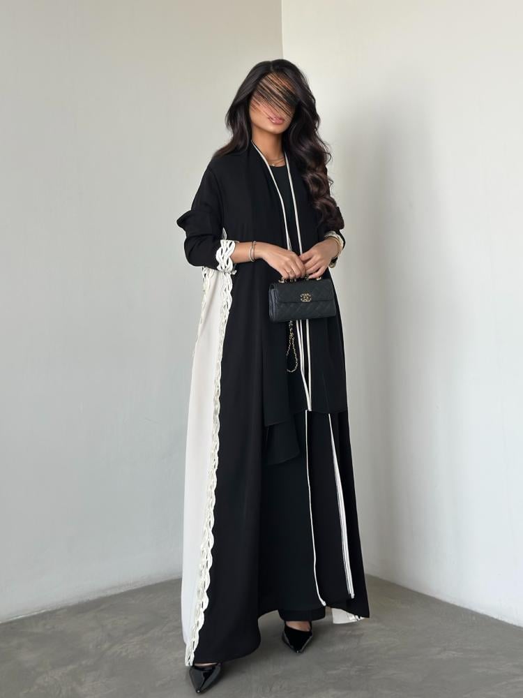 عباية سجية  مريحة  لأجواء الصيف. تصميم أنيق بلمسات ناعمة