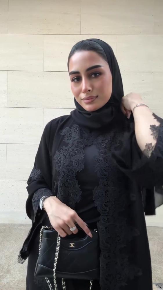 عباية فاخرة الدانتيل الأسود تصميم أنيق وراقي بتطريز دانتيل فاخر