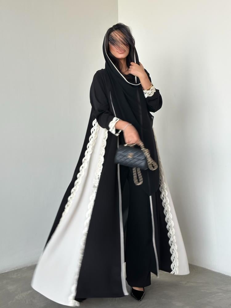عباية سجية  مريحة  لأجواء الصيف. تصميم أنيق بلمسات ناعمة