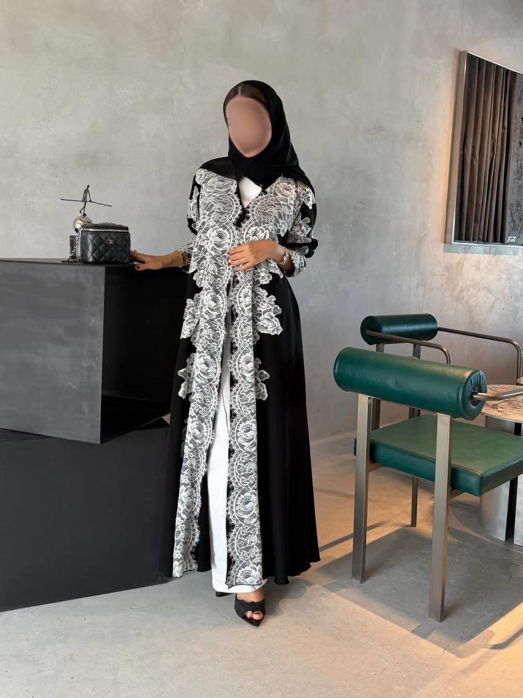 ‏ عباية كلووش+ قطعة الدانتيل-عبايات ساره