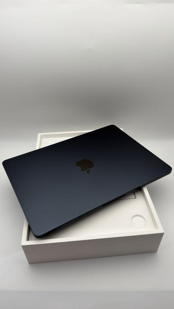 ماك بوك اير M4 لون كحلي (Midnight) بحالة الوكالة