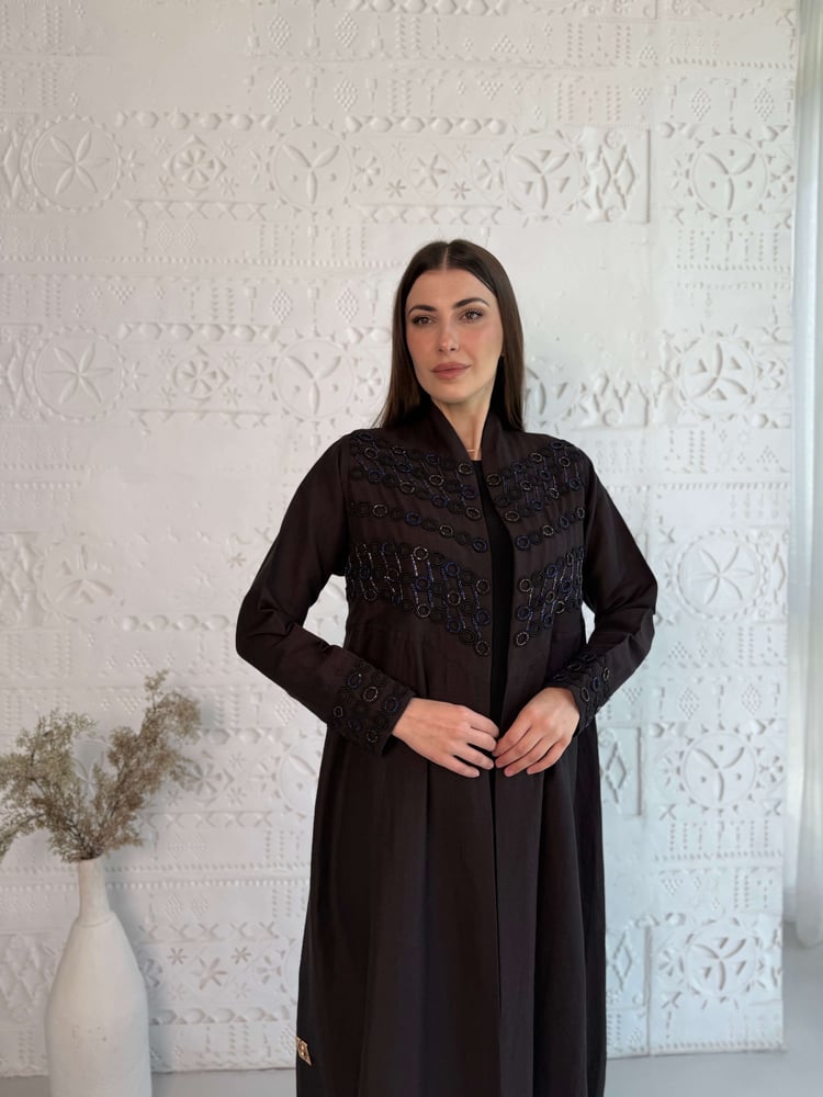 عباية فاخرة باللون البني المحروق