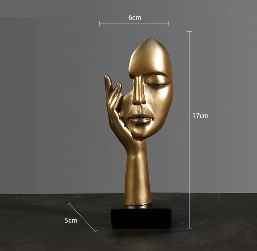مجموعة رائعة من تحف الوجوه التجريدية ذات اللون الذهبي. تصميم فني مبتكر يجسد تعابير الوجه ولغة الجسد بأسلوب سريالي يعكس الرقي والذوق الرفيع.