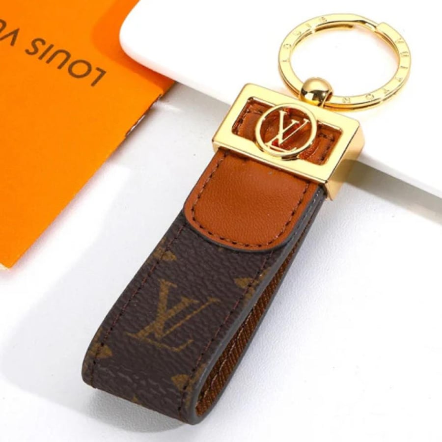 ميدالية louis vuitton