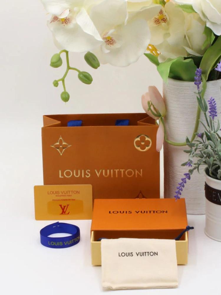 ميداليه lv رجالي
