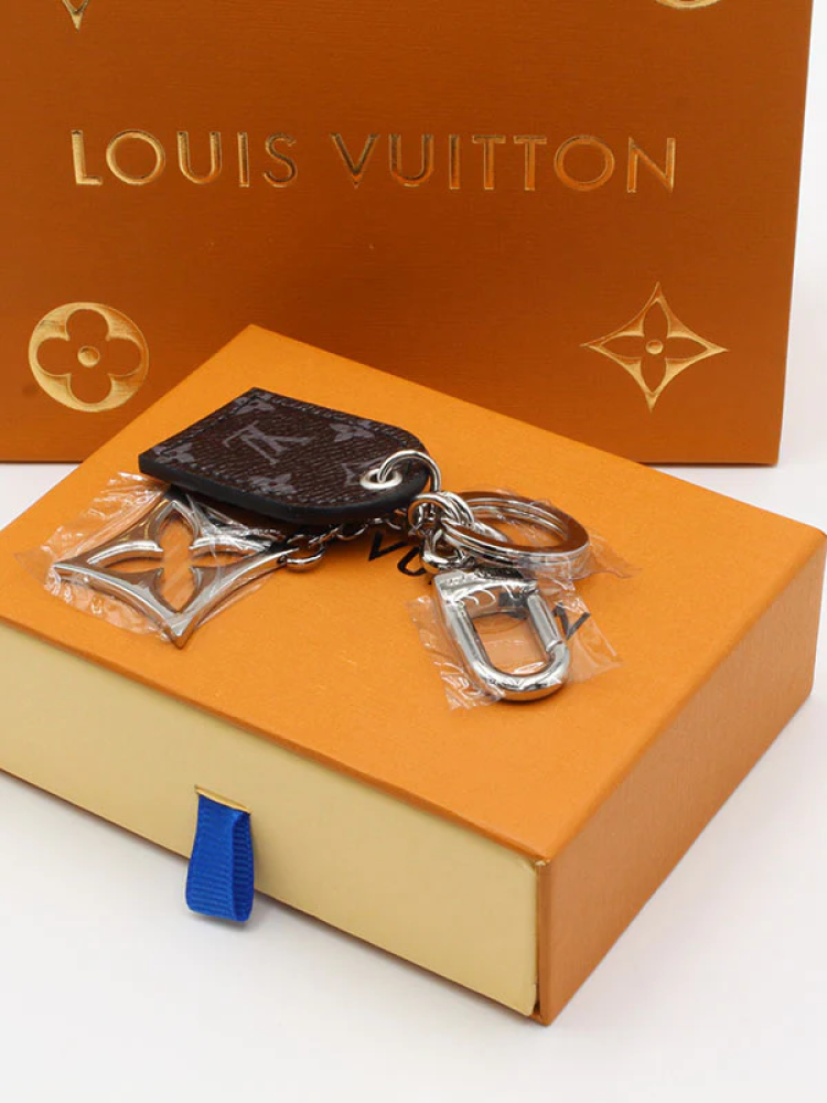 ميداليات lv