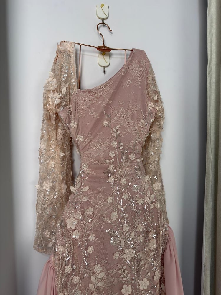 Pink princess dress with a luxurious design