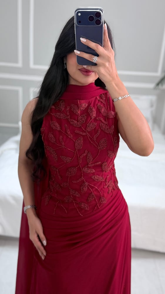 فستان سهره أحمر بشال منفصل