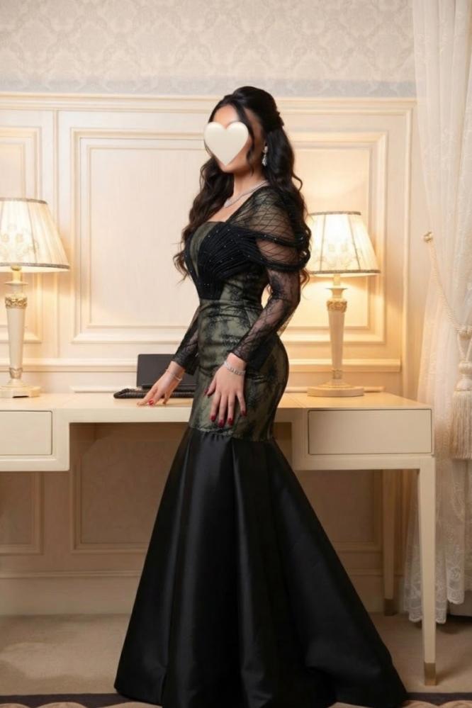 فستان سهرة أسود بقصة حورية