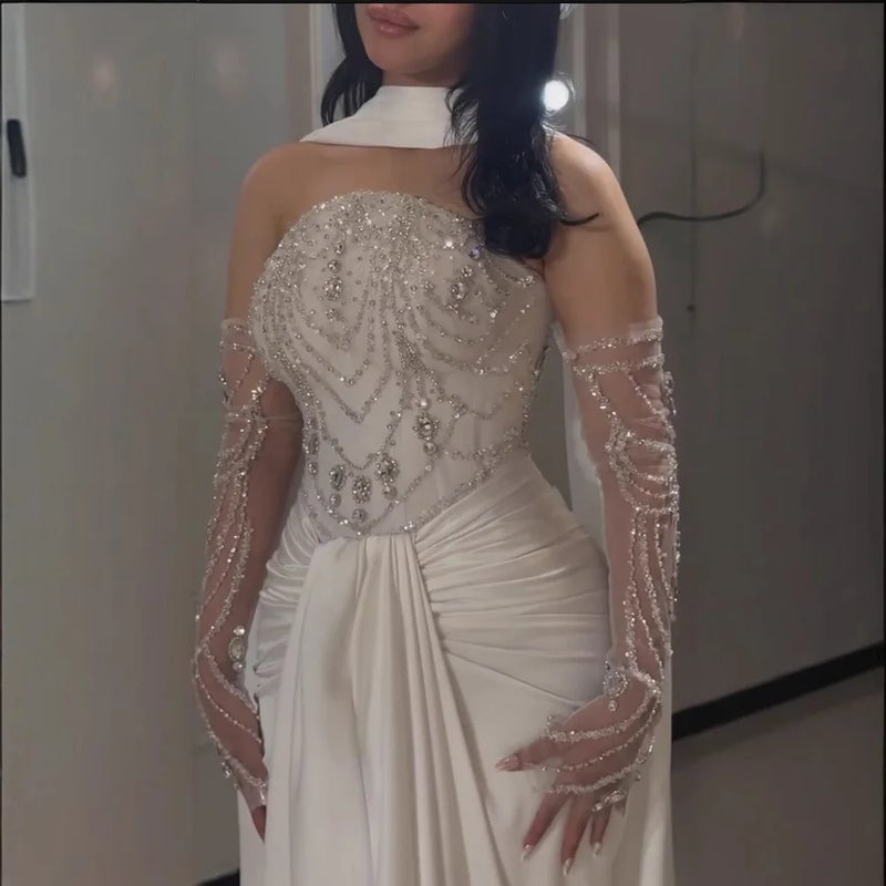 Royal white dress – shiny feteet with luxurious embroidery