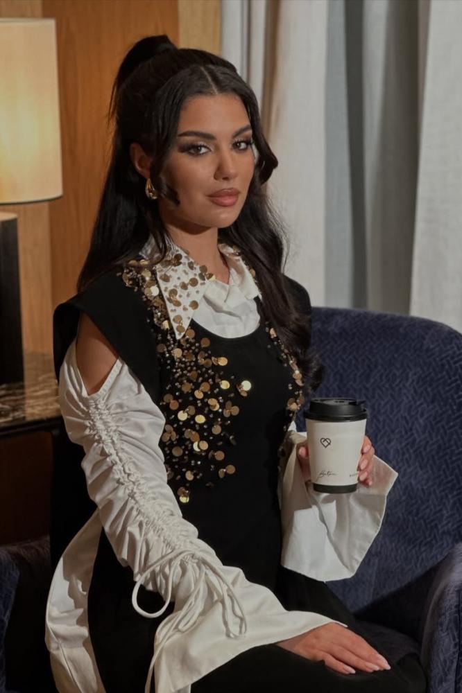 فستان سهره ناعم اسود مع أبيض