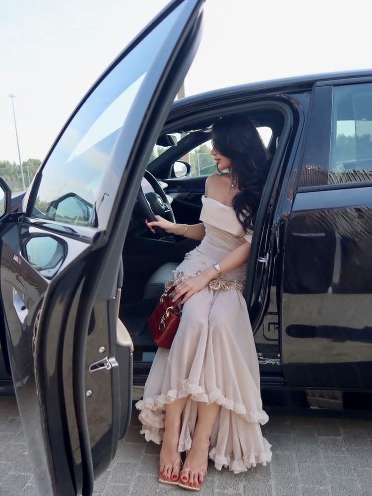 فستان سهرة باكتاف عاري أنيق
